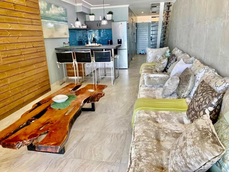 Sea Front Designer Apartment Баллито Экстерьер фото